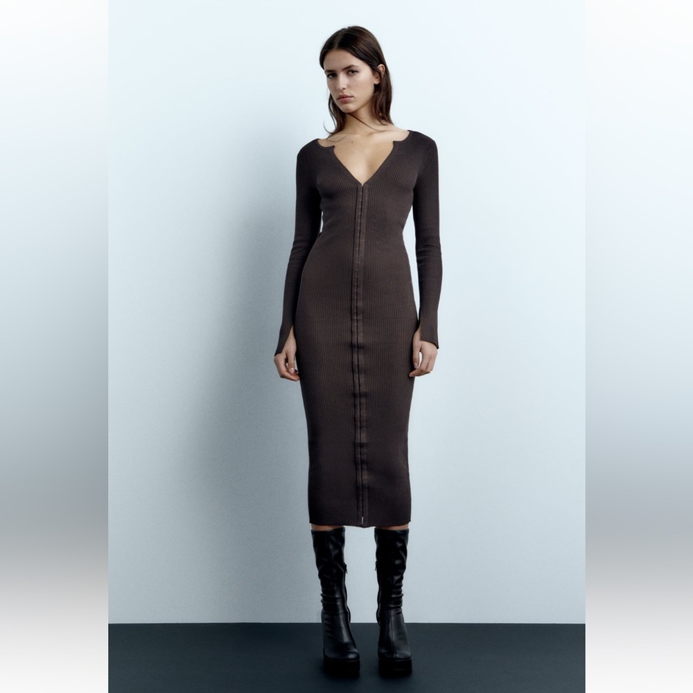 ✨SALE✨ ZARA FITTED HOOK CLOSURE KNIT DRESS
✨SALE✨